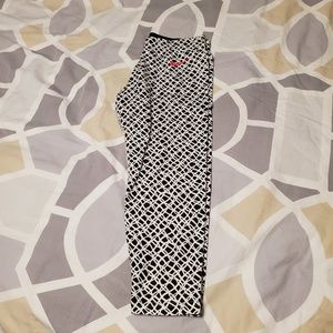 Nike Capri Black & White Print Leggings